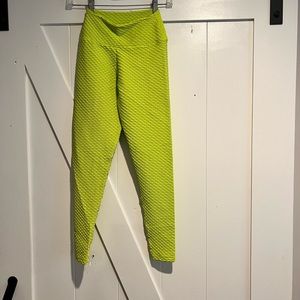 Booty boost leggings one size fits most Im size 6 and was a 12 fit me both sizes